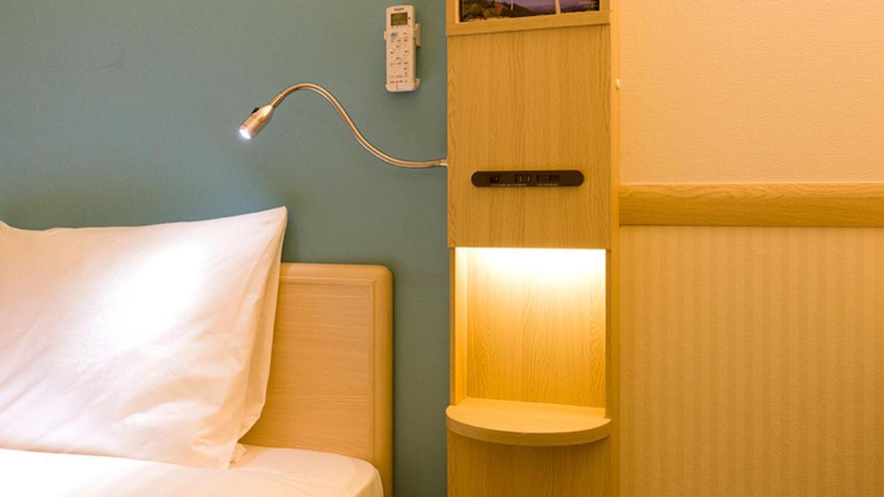 Toyoko Inn Kita-Asaka-Eki Nishi-Guchi Екстер'єр фото