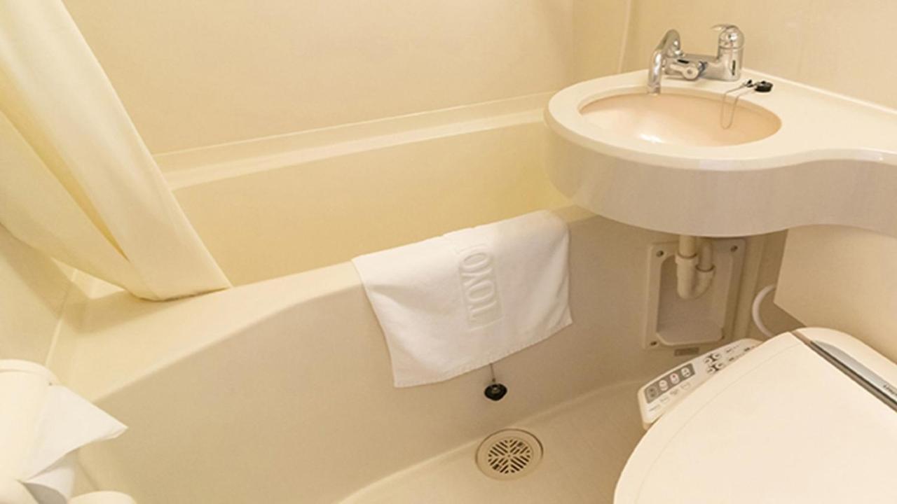 Toyoko Inn Kita-Asaka-Eki Nishi-Guchi Екстер'єр фото
